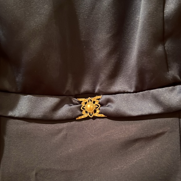 Women’s Long Gown - Picture 2 of 5